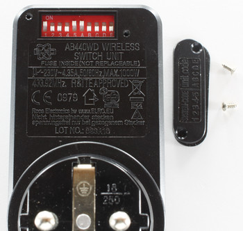 DIP-Schalter in Funksteckdose um Housecode und Reiceivercode zu setzen